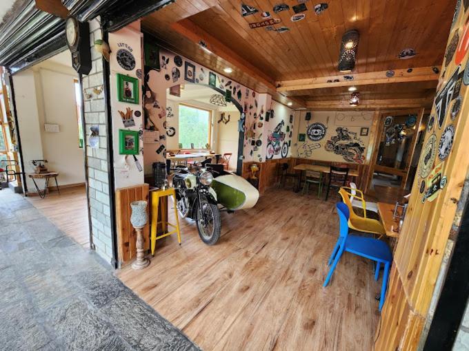 Throttle Shrottle Moto Hostel Manali  Exterior photo