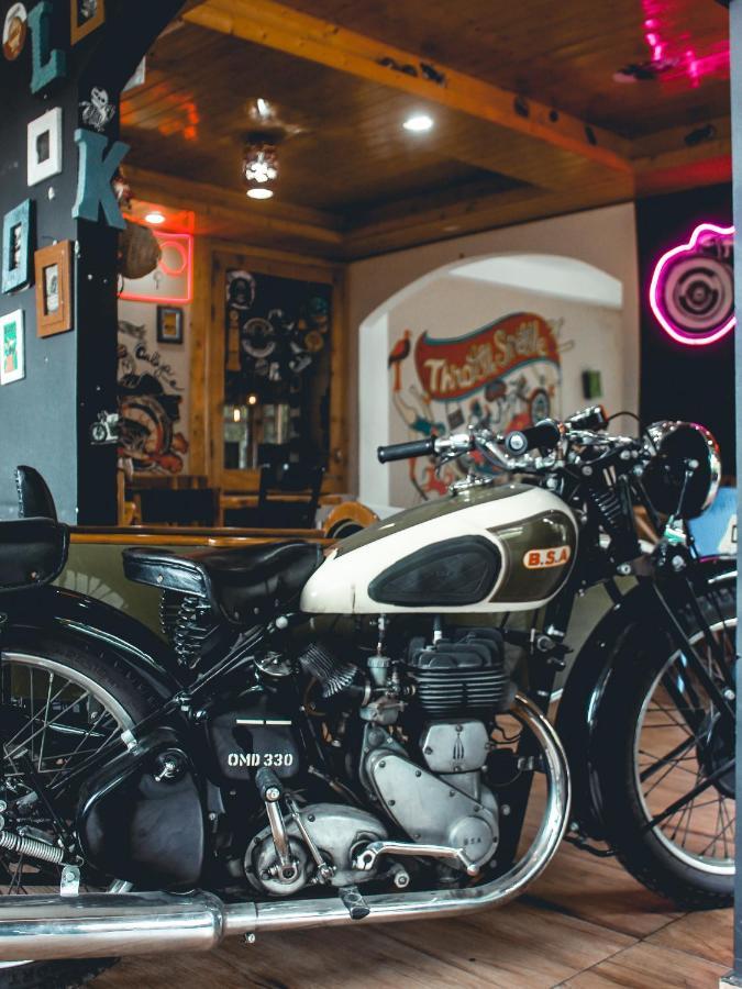 Throttle Shrottle Moto Hostel Manali  Exterior photo