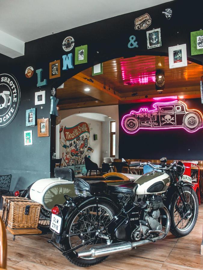 Throttle Shrottle Moto Hostel Manali  Exterior photo